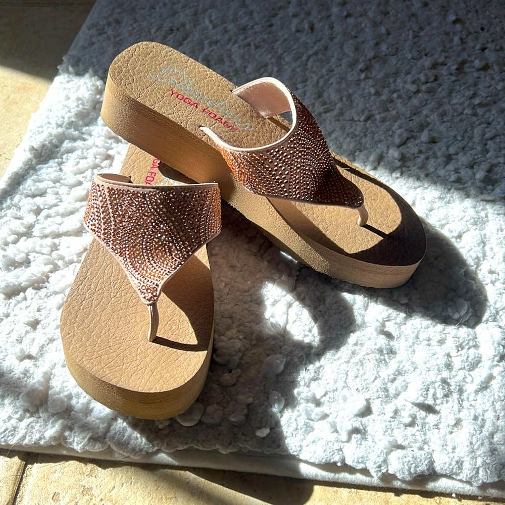 Sketchers flip flops
